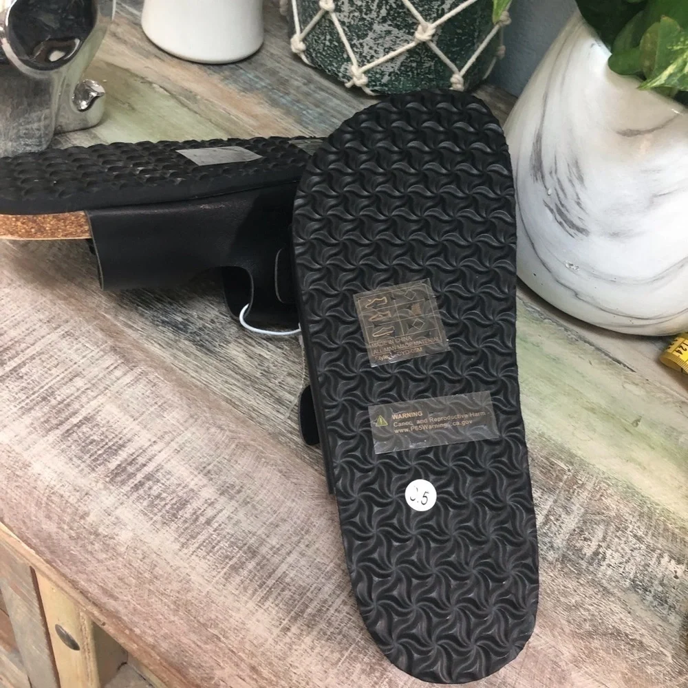 Mario Lopez Mens Slides NWT